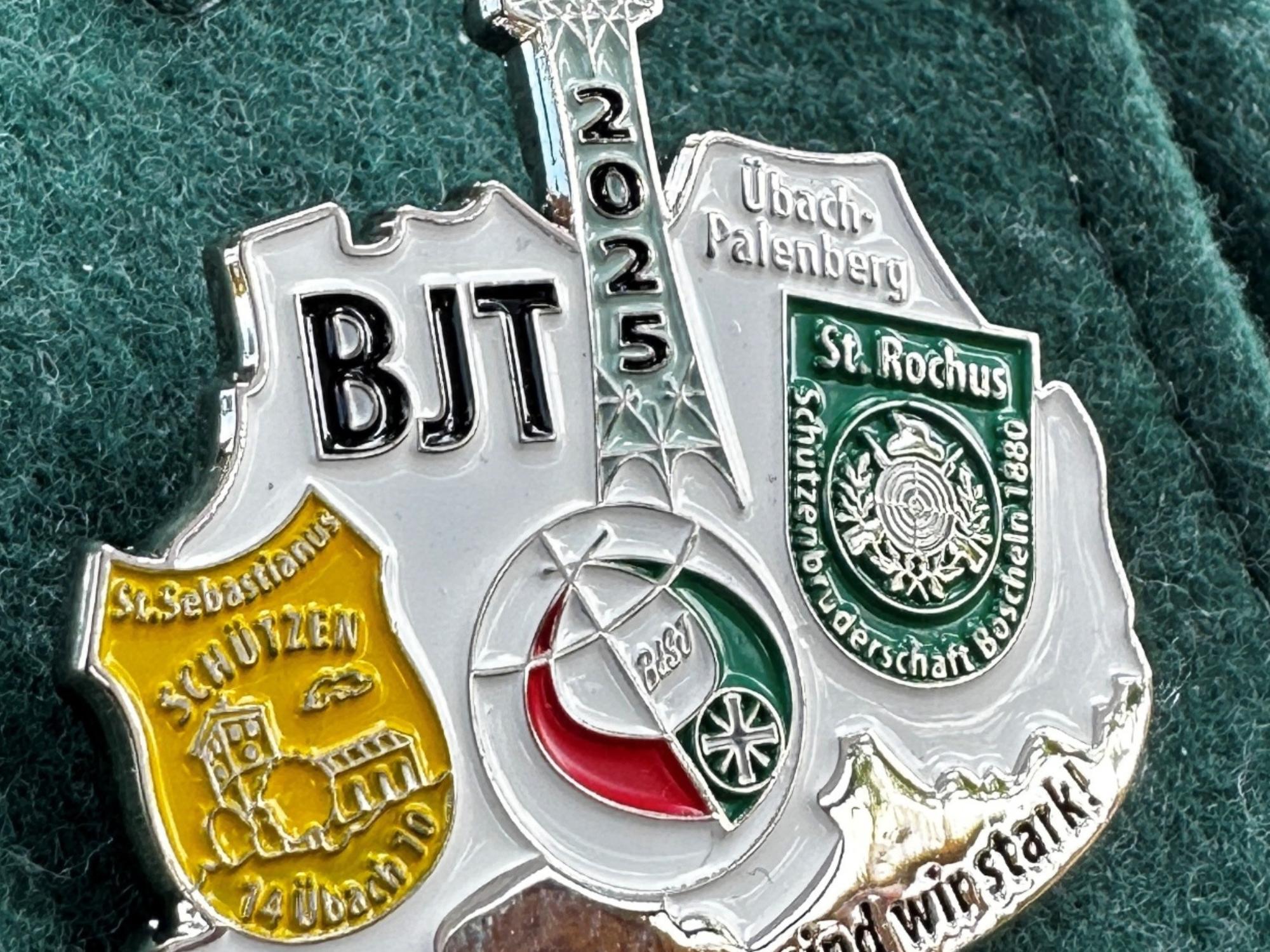 Pin an Uniform