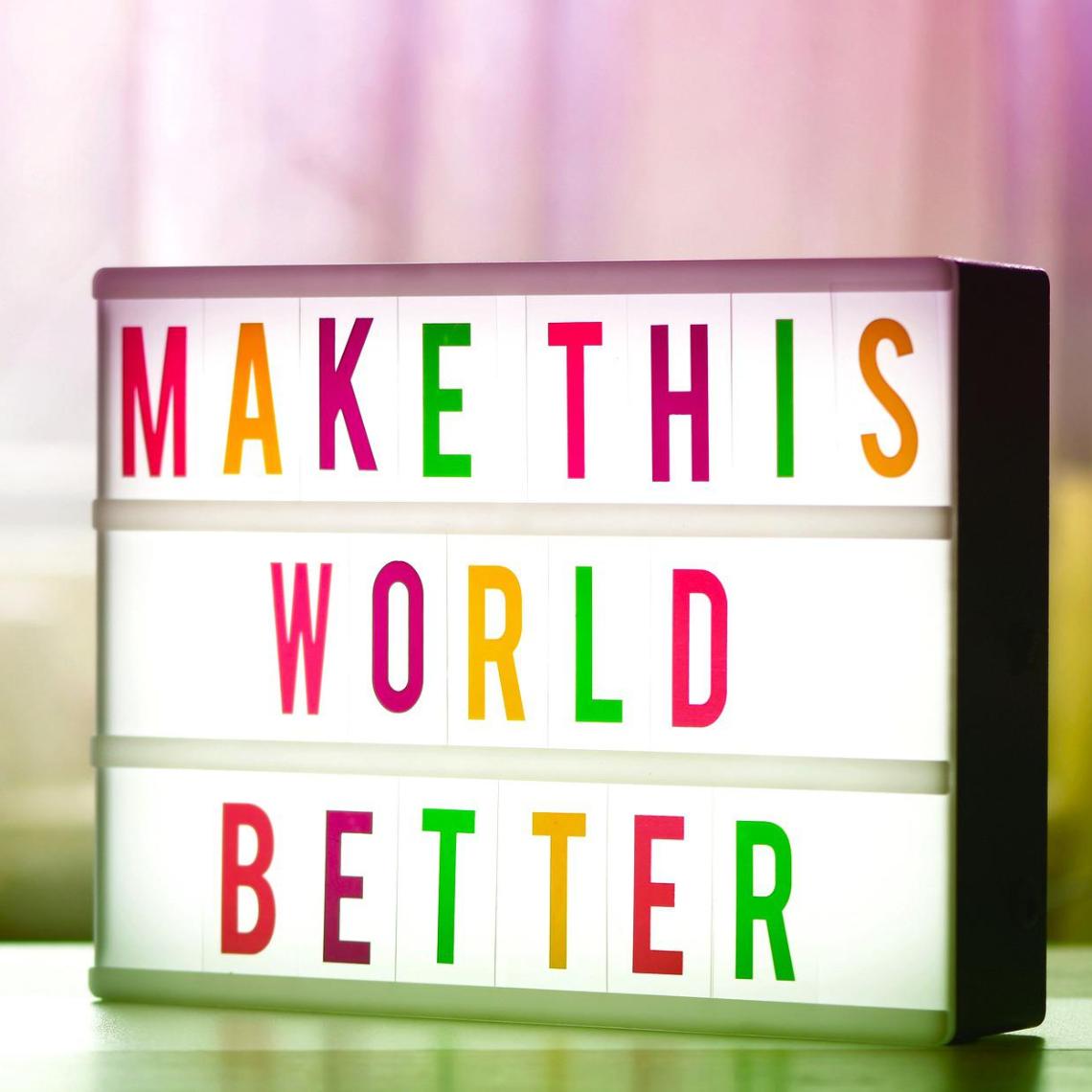 Letterbox mit aufschrift : Make the world better