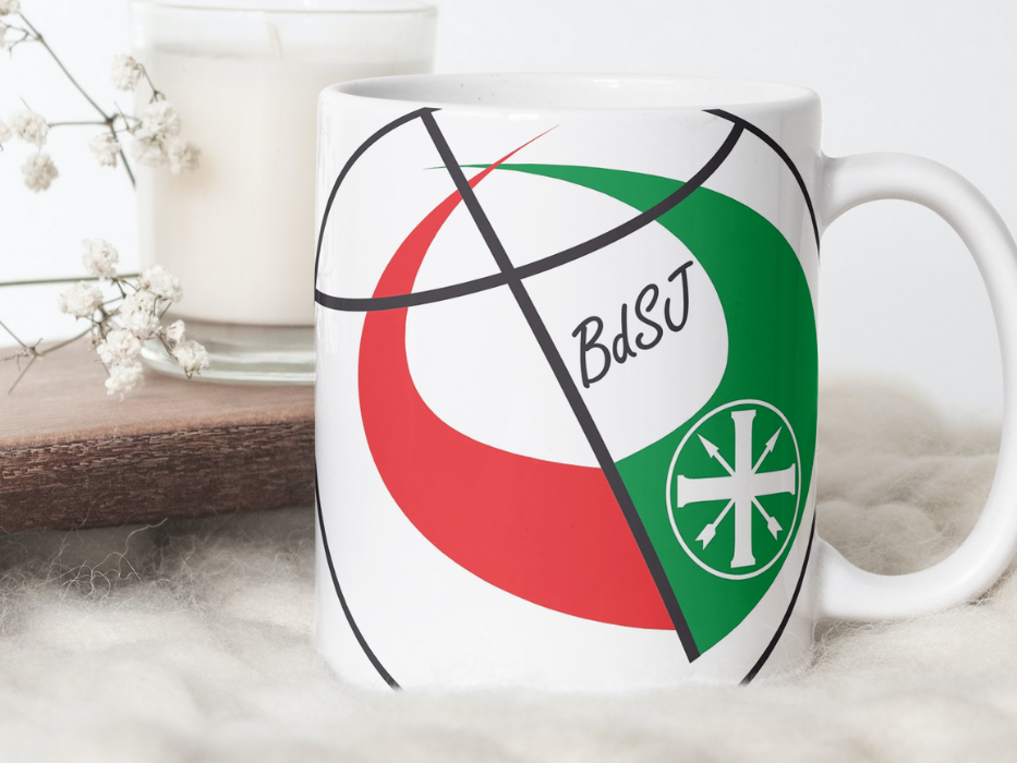 Weiße Tasse mit BdSJ-Logo